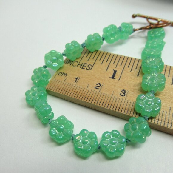 Uranium glass Flower Bracelet - Picture 6 of 8